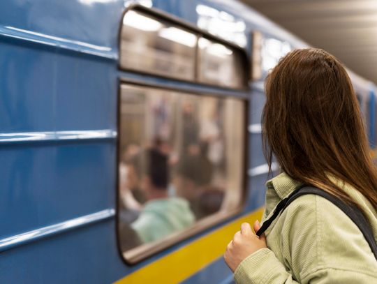 Dlaczego pociąg ma opóźnienie, mimo że wyjechał punktualnie?