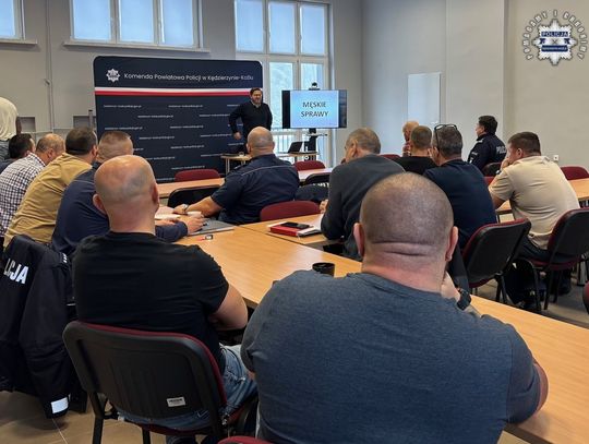 Doktor Rafał Olejnik spotkał się z męską częścią komendy policji. Rozmawiali o profilaktyce urologicznej