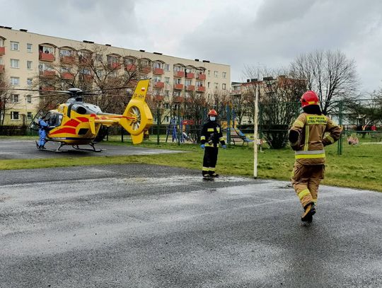 Dramatyczna akcja ratunkowa na osiedlu Piastów. Nie żyje 63-letnia kobieta