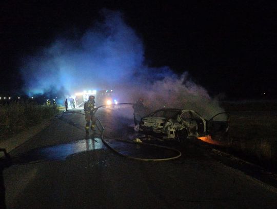 Drift zakończył się pożarem samochodu. Kierowca musi liczyć się z poważnymi konsekwencjami