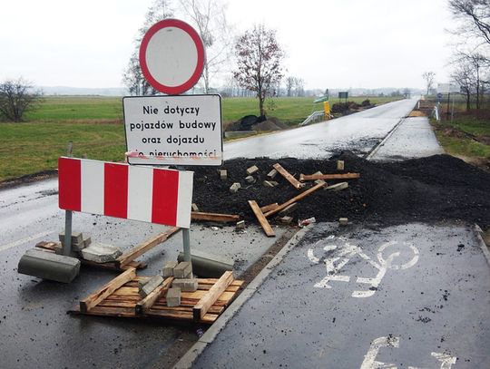 Droga do Zalesia Śląskiego nadal zamknięta. Wykonawca remontu podał nowy termin