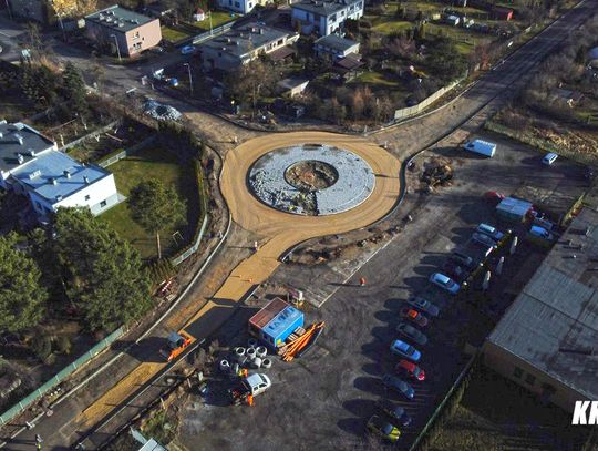 Drogowcy kładą asfalt na odcinku Gliwickiej z nowym rondem przy "Ogrodowej". ZDJĘCIA