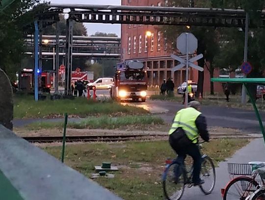 Duże siły straży pożarnej skierowane na teren przemysłowy w Azotach. Doszło do pożaru