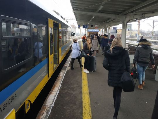 Duże utrudnienia w ruchu pociągów na trasie z Kędzierzyna-Koźla do Opola