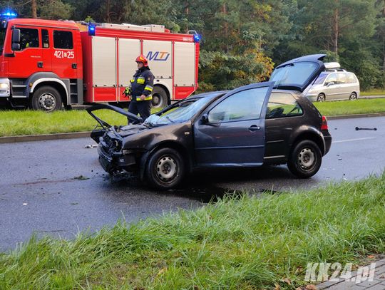 Dwa promile wydmuchał kierowca volkswagena, który doprowadził do kolizji na alei Lisa i uciekł z pasażerem