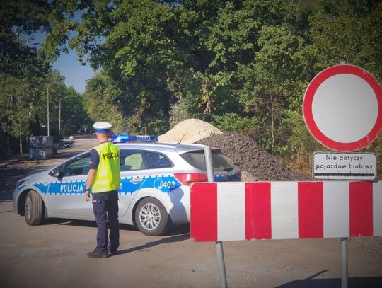 Dwie zamknięte ulice i kierowcy łamiący zakaz. Policja przestrzega: mandat nawet 500 zł
