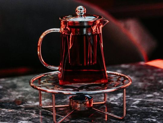 Dzbanki z zaparzaczem – elegancja i wygoda w parzeniu herbaty