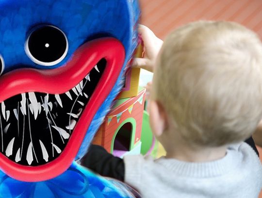 Dzieci bawią się maskotką, która przytula by zabić. Kędzierzyńskie przedszkola ostrzegają przed Huggy Wuggy