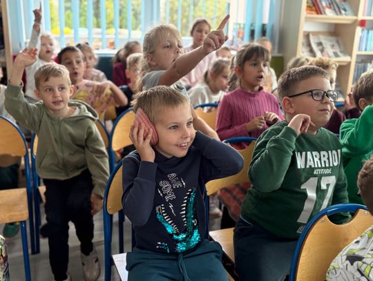 Dzieci z Kędzierzyna-Koźla ruszyły w podróż na dno oceanu. Niezwykłe warsztaty w bibliotece. ZDJĘCIA