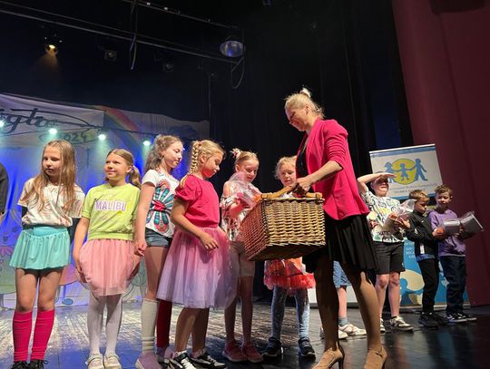 Dzieci z Kędzierzyna-Koźla zaprezentowały swoje talenty na scenie Domu Kultury "Chemik". ZDJĘCIA