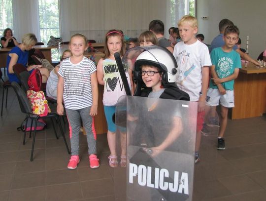 Dzieciaki poznały tajniki pracy policjantów i wzięły udział w zajęciach o bezpieczeństwie