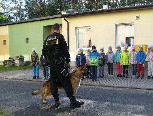 Dzieciaki z PSP nr 19 odwiedziły komendę i zobaczyły, jak wygląda praca policjantów. ZDJĘCIA