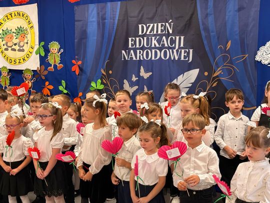 Dzień Edukacji Narodowej pełen wzruszeń. Przedszkolaki podziękowały nauczycielom. ZDJĘCIA