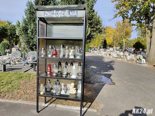 Dziesięć "zniczodzielni" stanęło na terenie miejskich cmentarzy w Kędzierzynie-Koźlu