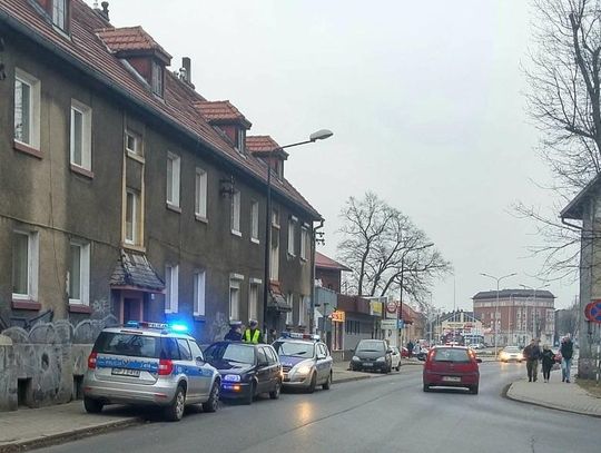 Dziewczynka wbiegła przed maskę volkswagena. Potrącenie w centrum Kędzierzyna