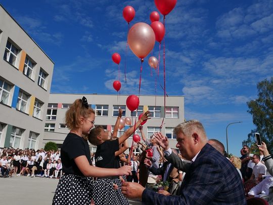 "Dziewiętnastka" świętuje 35-lecie i wita uczniów po przerwie wakacyjnej. To największa szkoła w mieście