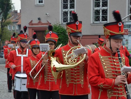 Dzisiejszy występ orkiestr na placu Wolności odwołany przez padający deszcz