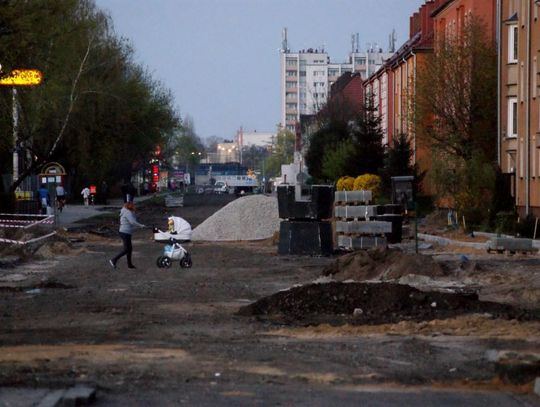 Egipskie ciemności przy ulicy Kozielskiej. Latarnie nie będą świecić aż do końca remontu