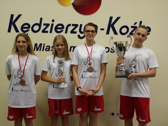 Ekipa MUKS WOPR Kędzierzyn-Koźle ze srebrnymi medalami Mistrzostw Polski w Ratownictwie Wodnym