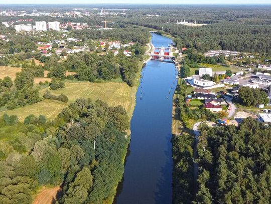 Eksperyment badawczy na styku Kanału Gliwickiego i Kłodnicy. Sprawdzają, jak nadtlenek wodoru zwalcza złotą algę