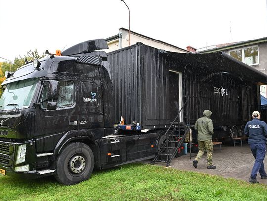 Escape Truck w Kędzierzynie-Koźlu. Młodzież poznaje zagrożenia związane z handlem ludźmi