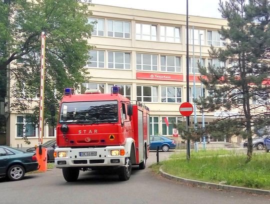 Ewakuacja biurowca w Blachowni. Tu też ktoś zagroził wybuchem bomby