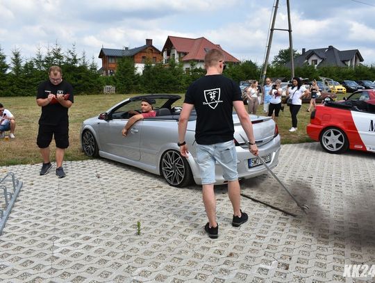 Fani motoryzacji mają dzisiaj swoje święto. Piąty zlot UnknownNation w Dziergowicach. ZDJĘCIA