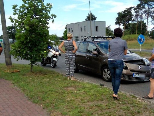 Francuska stłuczka. Kolizja dwóch renault na osiedlu Piastów