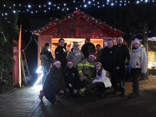 Tysiące lampek, prawdziwe choinki, grzaniec i kiermasz. W Starym Koźlu odbyły się kolejne strażackie mikołajki