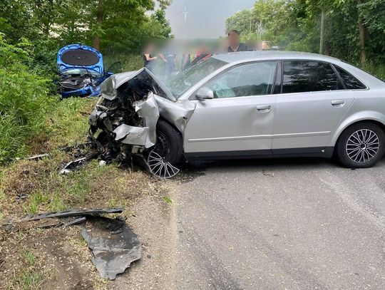 Groźnie wyglądający wypadek na Dębowej. Audi zderzyło się czołowo ze skodą. ZDJĘCIA