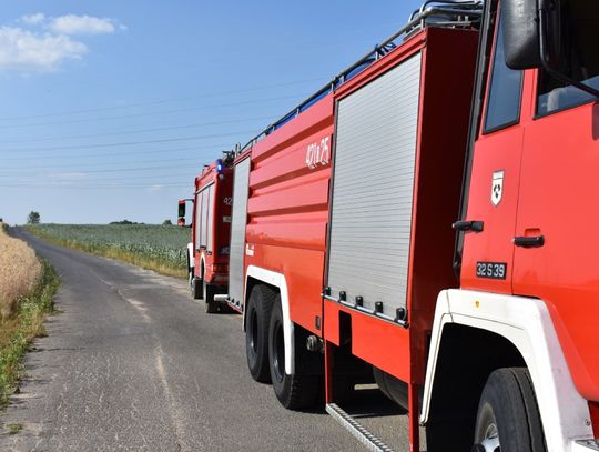 Groźny pożar między Miejscem Kłodnickim a Sławięcami. Przyczyną zerwana linia wysokiego napięcia