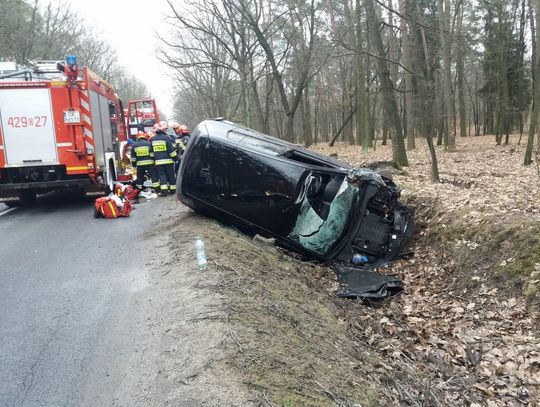 Groźny wypadek na drodze wojewódzkiej nr 408. Lądował śmigłowiec ratunkowy. ZDJĘCIA