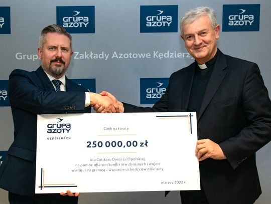 Grupa Azoty ZAK przekazała 250 tysięcy złotych opolskiemu Caritasowi na pomoc uchodźcom z Ukrainy