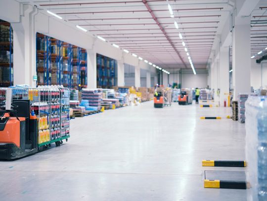 Hale namiotowe w przemyśle – elastyczna przestrzeń produkcyjna