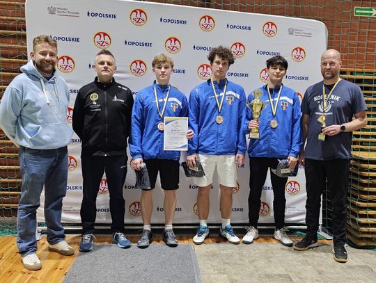 Historyczny sukces badmintonistów z II LO. Po raz trzeci z rzędu zdobyli medale Mistrzostw Polski