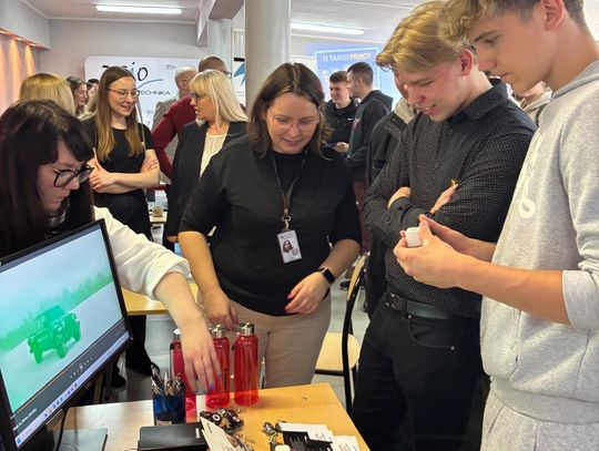 II Targi Pracy w ZSTiO przyciągnęły setki uczniów. Szkoła otwiera drzwi do zawodowej przyszłości