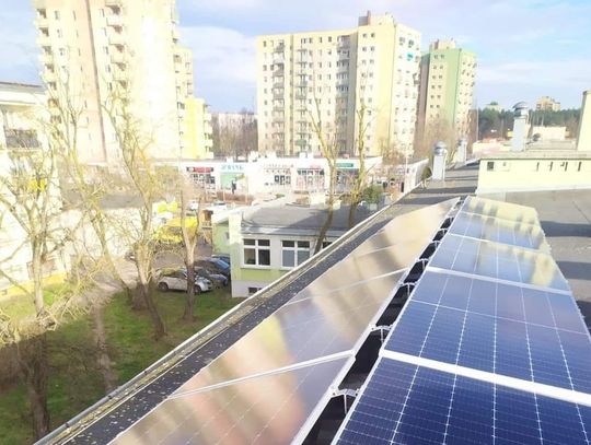 Powiat inwestuje w odnawialne źródła energii. Instalacje fotowoltaiczne pojawiły się na dachach dwóch przychodni