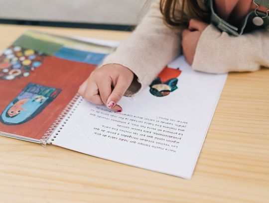 Jak dopasować książkę do wieku dziecka? Praktyczny przewodnik dla rodziców