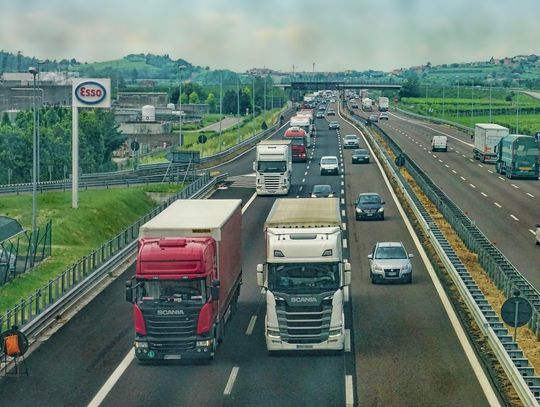 Jak przyspieszyć proces zwrotu podatku akcyzowego w branży transportowej?