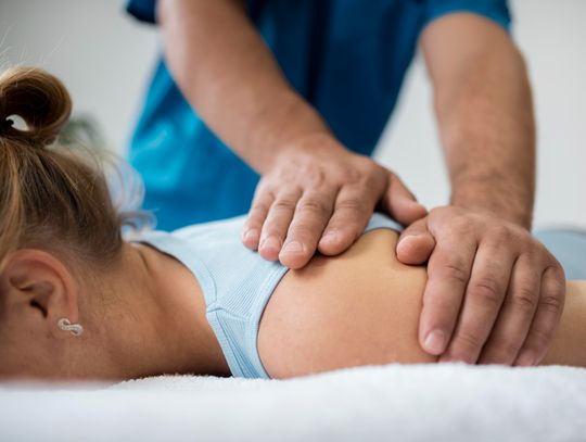 Jak terapie manualne wspierają powrót do sprawności po urazach