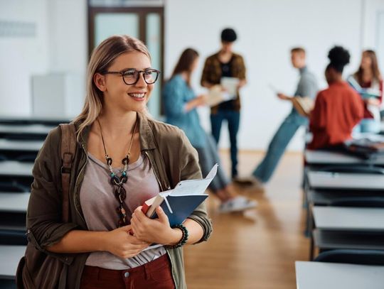 Jak wspierać ludzi na różnych etapach życia? Odpowiedź znajdziesz na studiach z psychologii pozytywnej i psychogeriatrii