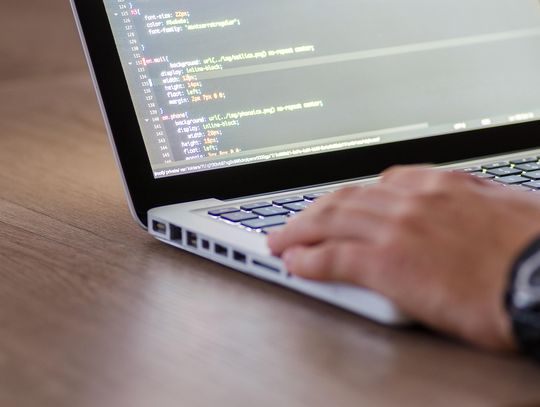 Jak zabezpieczyć firmową sieć przed cyberatakami?