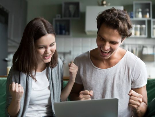 Jakie są zalety szybkich pożyczek na raty udzielanych przez internet?