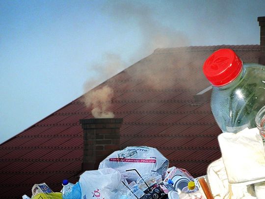 Jesień ma zapach palonego plastiku. Ludzie wciąż ogrzewają domy śmieciami, trując całą okolicę