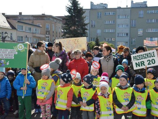 Jest tylko jedna, dlatego musimy o nią dbać. Obchody Dnia Ziemi na kozielskim Rynku. FOTOREPORTAŻ