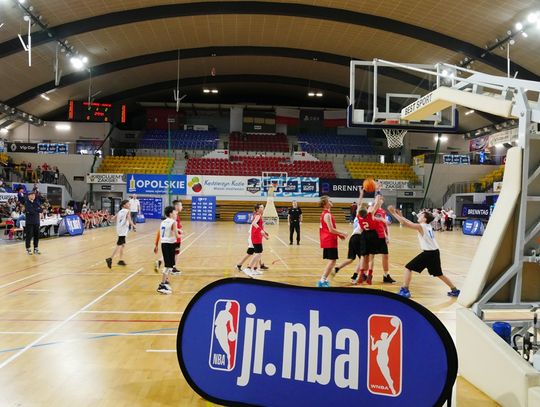 Już od najmłodszych lat kochają koszykówkę! Turniej NBA junior w Hali Azoty. ZDJĘCIA