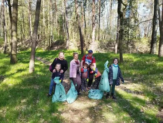 Mieszkańcy osiedla Kuźniczka w sobotę będą sprzątać las. Każdy może do nich dołączyć!