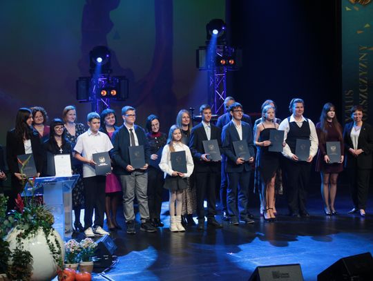 Mamy nowych "Prymusów Opolszczyzny". Uczniowie i nauczyciele z Kędzierzyna-Koźla wyróżnieni za swoje osiągnięcia Mamy nowych "Prymusów Opolszczyzny". Uczniowie i nauczyciele z Kędzierzyna-Koźla wyróżnieni za swoje osiągnięcia