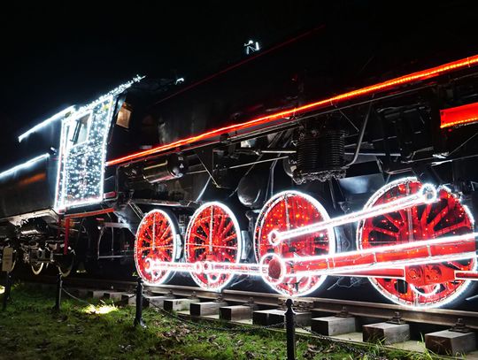 Kędzierzyńska lokomotywa znów pięknie oświetlona. Nasza najbardziej oryginalna ozdoba świąteczna
