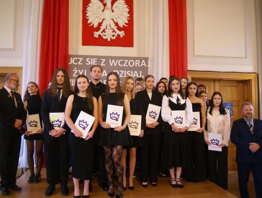 Kędzierzyńsko-kozielskie szkoły średnie pożegnały maturzystów. Czas wzruszeń, dumy i nowego początku